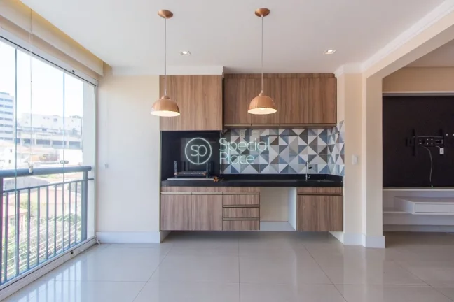 Imagem Apartamento com reforma impecável e com uma bela vista para o Campo de Marte!!! São 94m² de área...