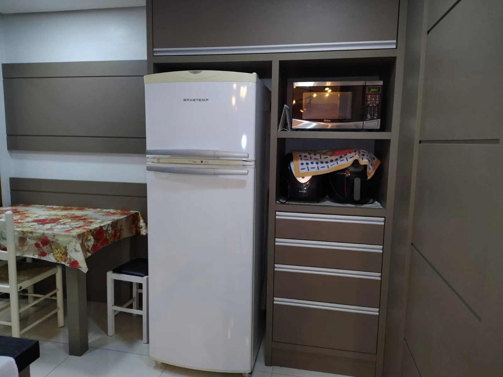 Imagem Apartamento Espaçoso no Centro Histórico com Móveis Sob Medida