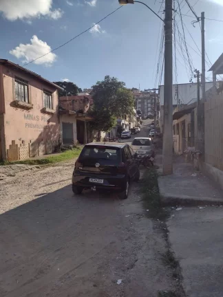 Imagem VENDE-SE CASA COM TERRENO GRANDE CRECI/MG 42.187