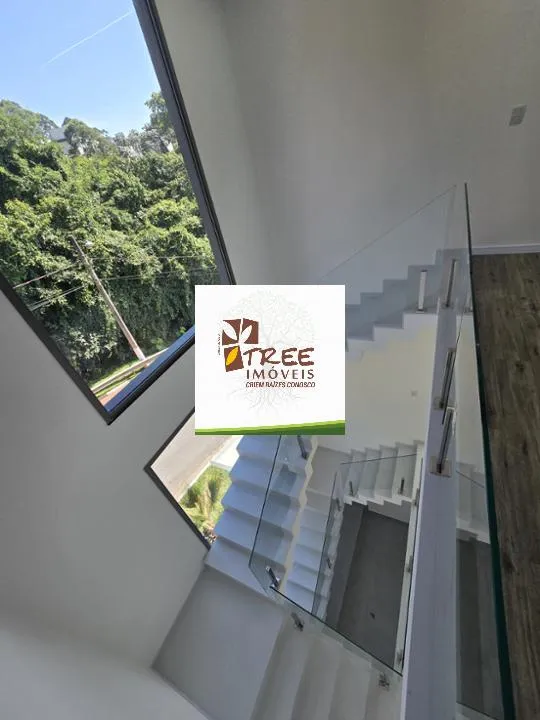 Imagem VENDA DE SOBRADO DE ALTO PADRÃO NO CONDOMÍNIO REAL PARK, EM ARUJÁ/SP, 345m² com 4 suítes, suíte máster com hidro, área gourmet e piscina. CONSULTE-NOS