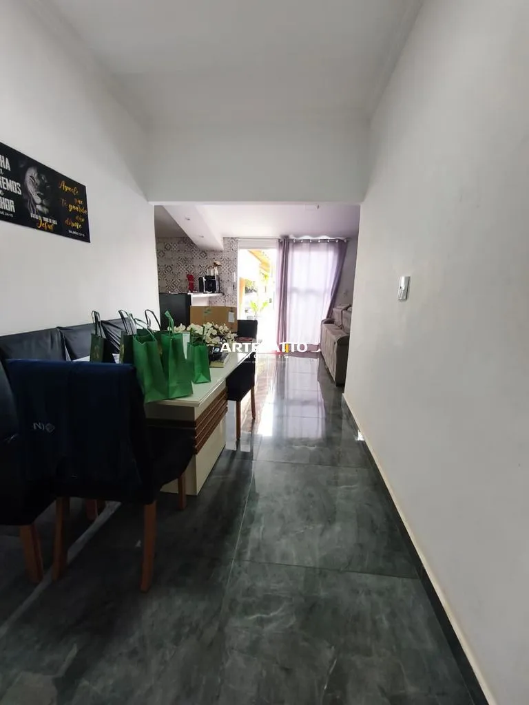 Imagem Casa bairro City Petrópolis, 250m2, rico em porcelanato e modulados.