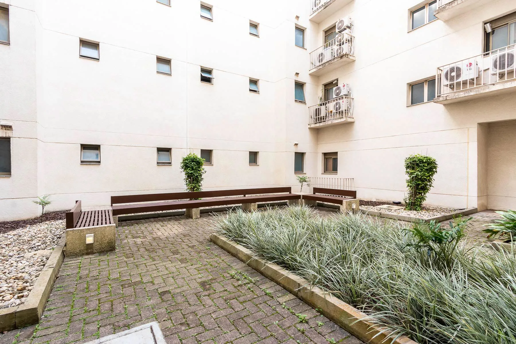 Imagem Apartamento totalmente reformado e impecável para locação - 3 quartos sendo uma suíte - Bairro Cavalhada
