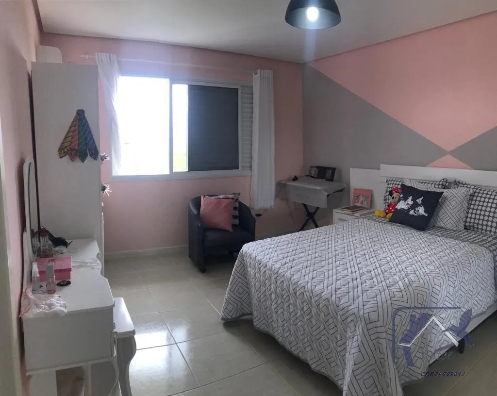 Imagem Casa para Venda - 0m², 5 dormitórios, sendo 2 suites, 2 vagas - Village