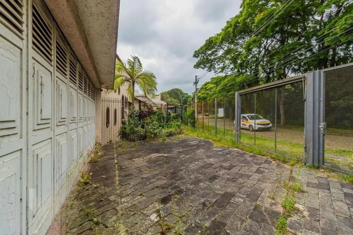 Imagem Casa com 5 dormitórios e 3 vagas no bairro Assunção