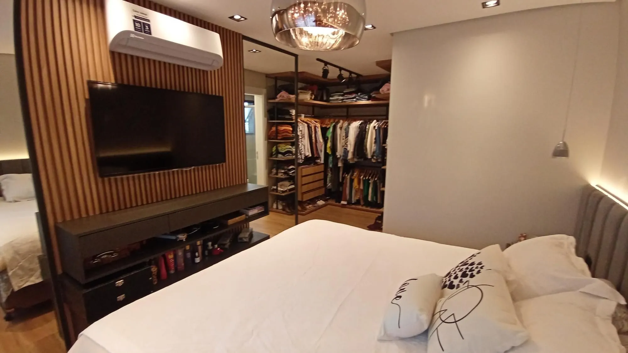 Imagem Apartamento com 3 dormitórios e 2 vagas, no bairro Ipanema