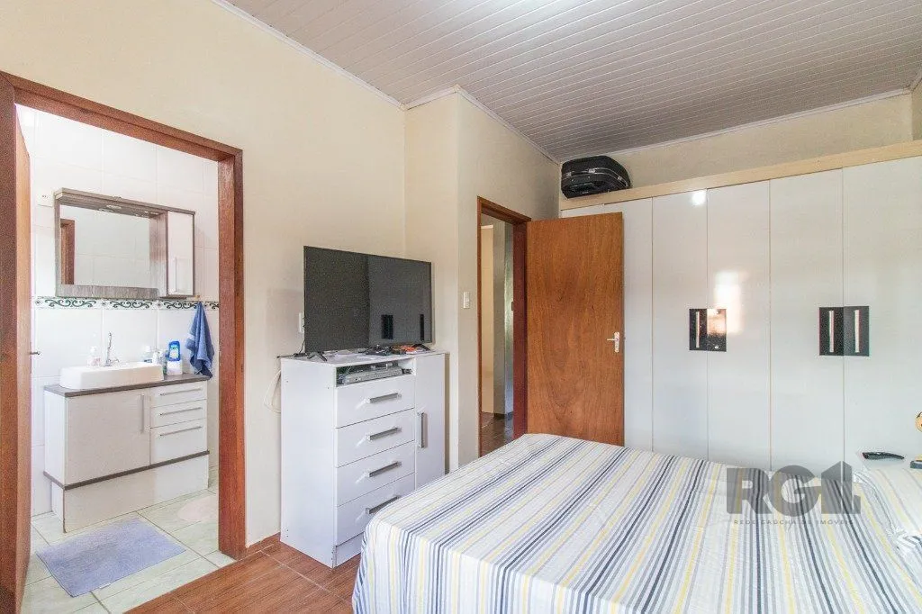 Imagem Casa com 3 dormitórios e 3 vagas no bairro Santa Tereza