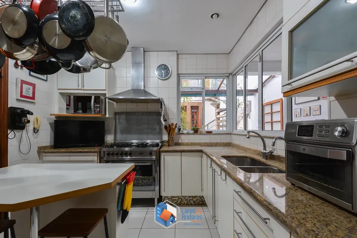 Imagem Casa para venda em Pacaembu com 3 quartos, sendo 3 suítes, 422m²