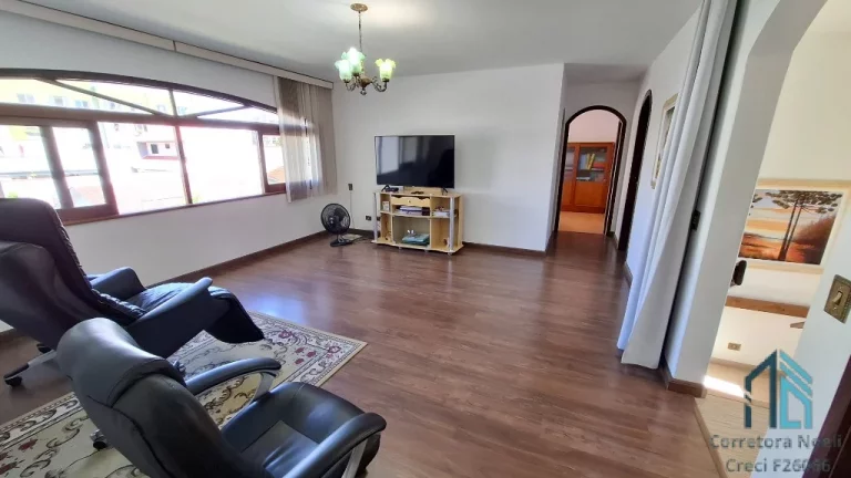 Imagem Casa com amplo terreno, a venda 04 quartos c/suíte no Seminário em Curitiba PR