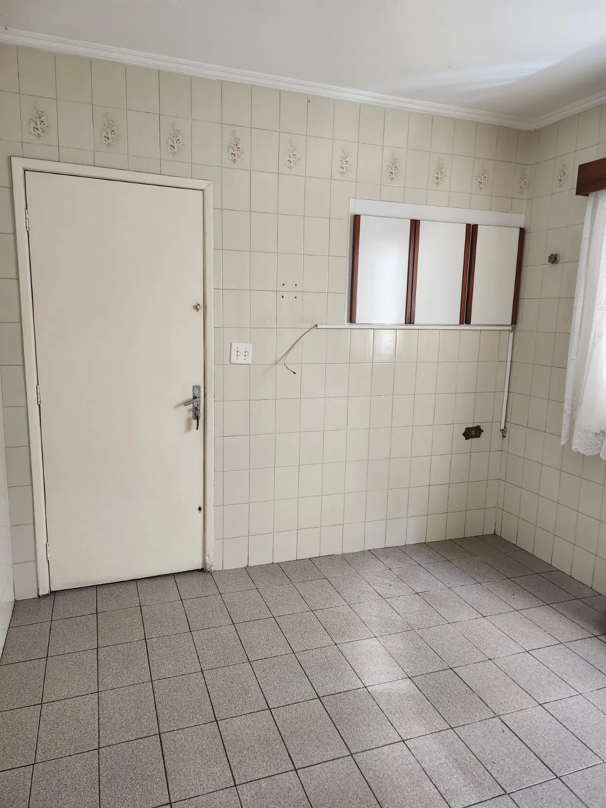 Imagem VENDO LINDO SOBRADO COM 03 DORMITÓRIOS NO RESIDENCIAL INGAI!