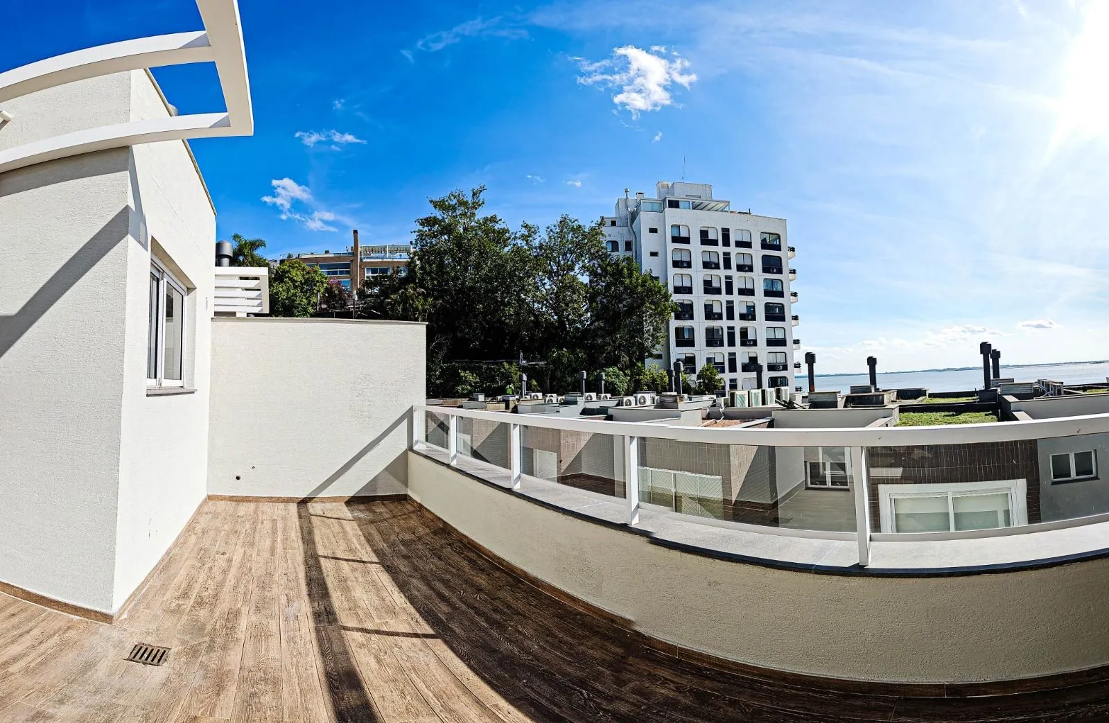 Imagem Casa 3 andares de 250,88m², com elevador novo
