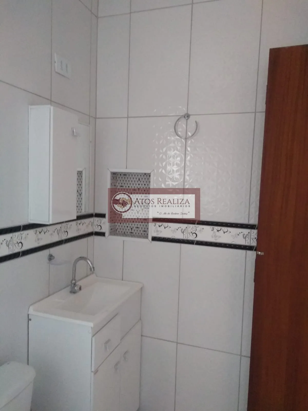 Imagem Alugue Casa/Fundos, 1 quarto em Jardim Lallo por R$ 950,00