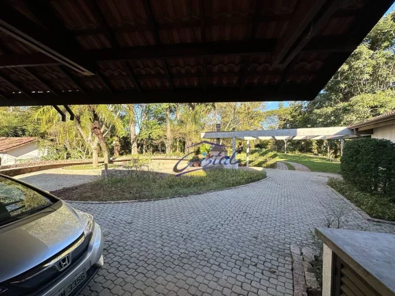 Imagem Casa Térrea com Gourmet, Hóspede, Cocheira, Ateliê e Caseiro.