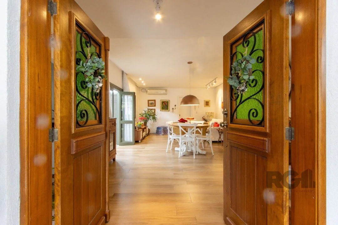 Imagem Casa térrea, 3 quartos, edícula, com 2 suites, pátio - Bairro Guarujá