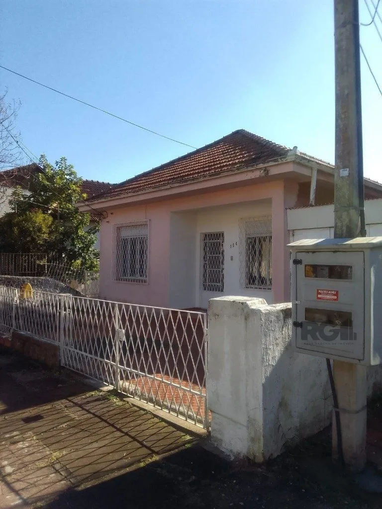 Imagem Terreno com 3 casas, no bairro Cristo Redentor, em Porto Alegre, RS.