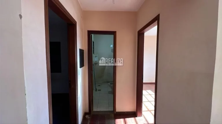 Imagem Casa à venda e locação no bairro São Sebastião, Uberaba - 3 dormitórios e quintal
