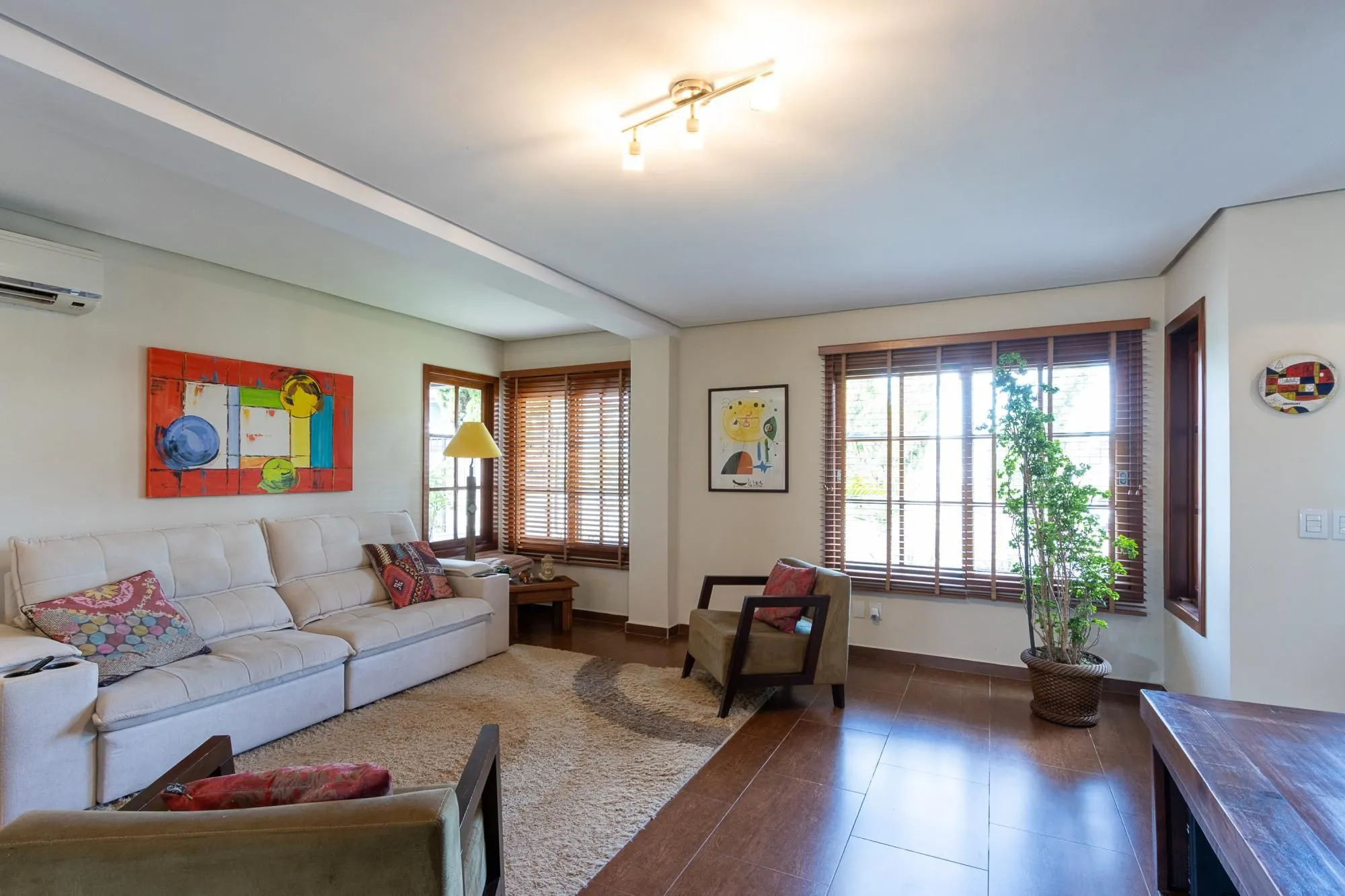 Imagem LINDA CASA NA HÍPICA