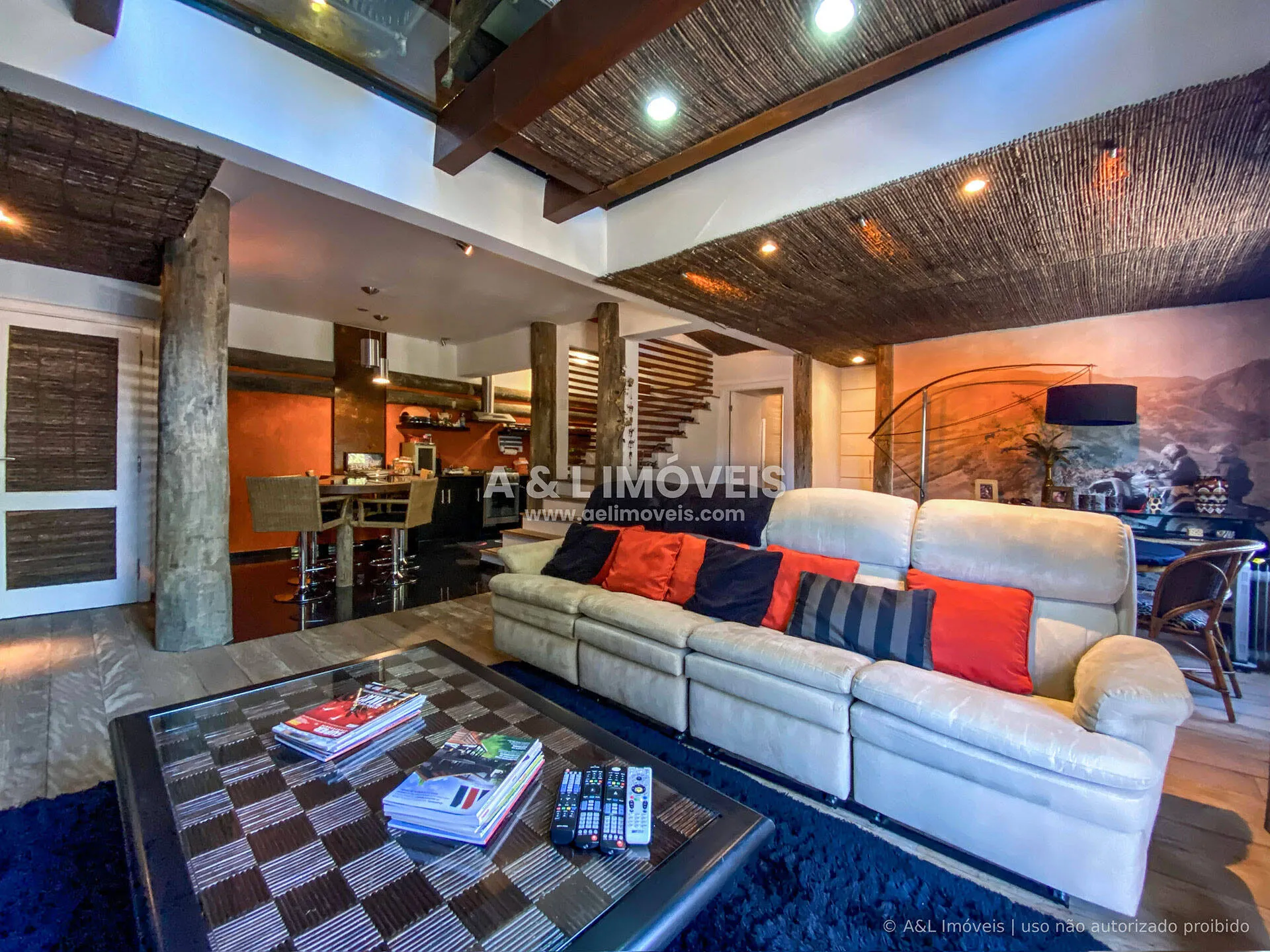 Imagem Cobertura Triplex Capivari | 230 m², 4 Suítes, Spa e Sauna Privativa