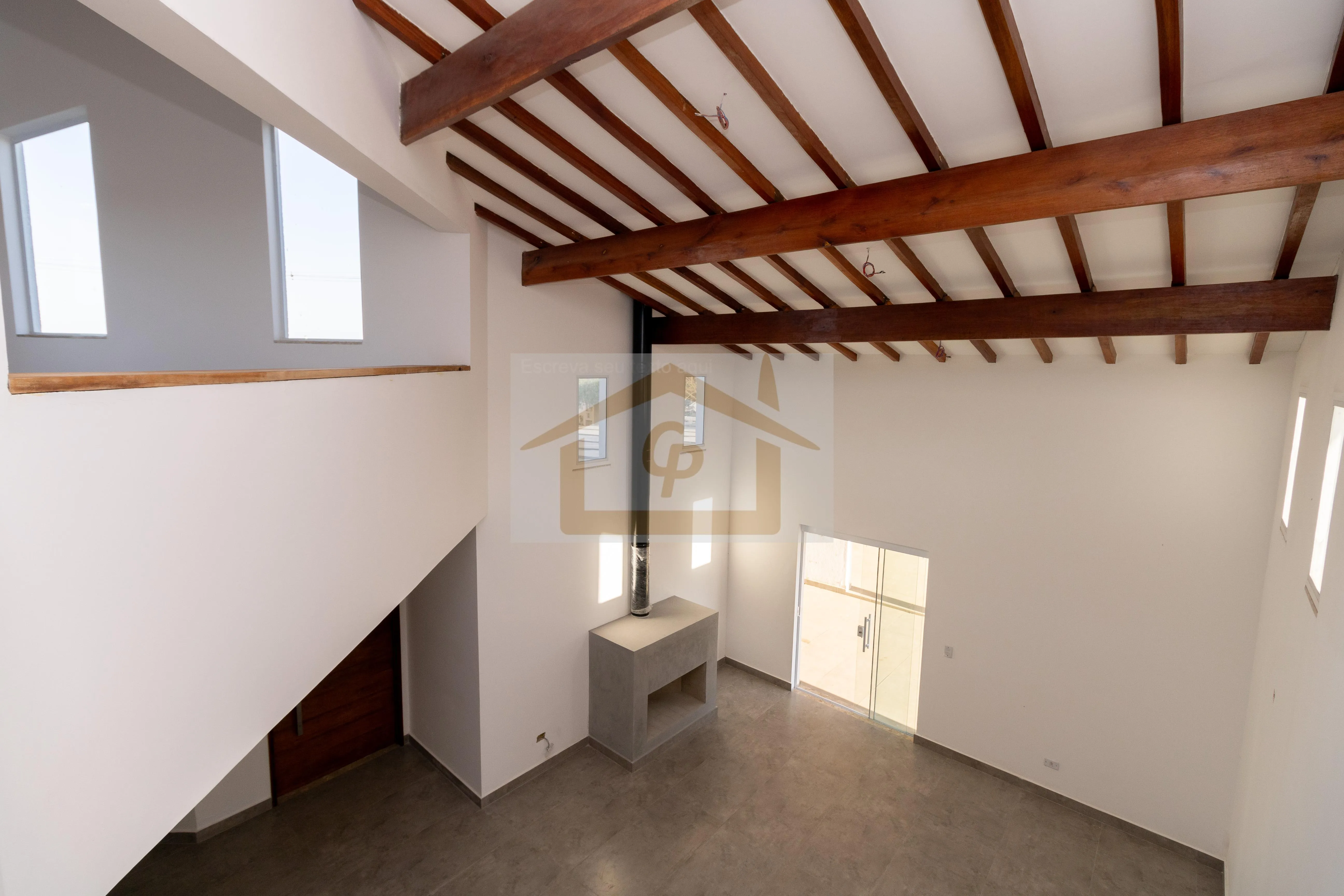 Imagem terreno 1000 metros, Casa com 2 suítes no andar térreo + um suíte no superior *varanda