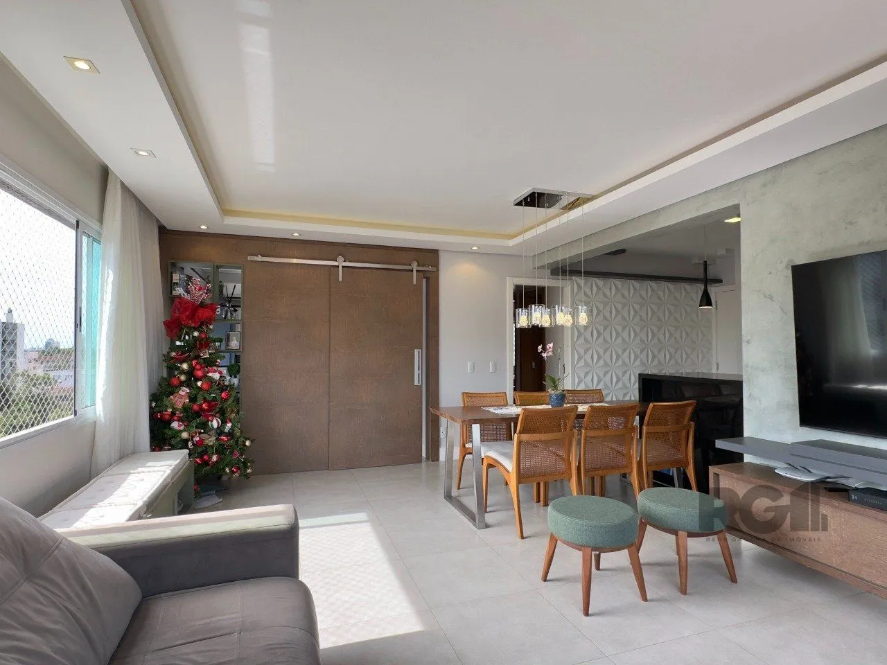 Imagem APARTAMENTO MOBILIADO COM PLANTA DIFERENCIADA E ÓTIMA LOCALIZAÇÃO
