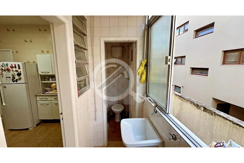 Imagem Amplo apartamento de 90m² de área, lateral, silencioso, possuindo 2 dormitórios, living / sala pa...