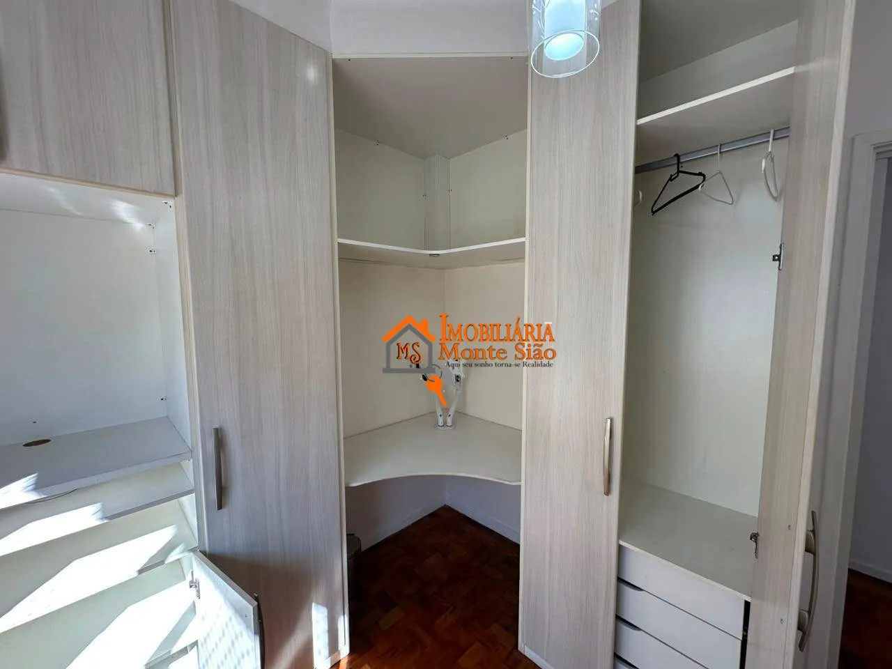 Imagem Sobrado com 5 dormitórios à venda, 221 m² por R$ 990.000 - Jardim Vila Galvão - Guarulhos/SP