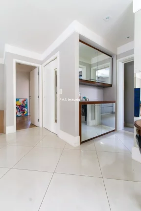 Imagem Apartamento à venda em Moema, com 3 suítes, 2 salas, 5 banheiros, 3 vagas de garagem, 124m².