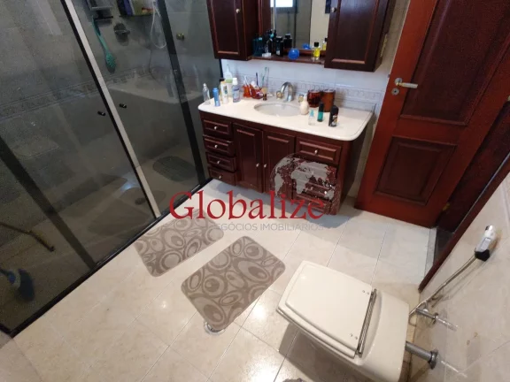 Imagem Sobrado à venda com 4 dormitórios e até 7 vagas, no bairro da Pompéia em Santos por R$ 2.900.000,00