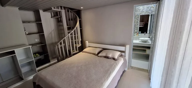 Imagem IMOVEL ESPETACULAR EM CONDOMINIO FECHADO COM TODA SEGURANÇA