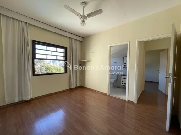 Imagem Casa bairro no Chácara da Barra em Campinas/SP. São 185m² de construção, sala estar com ar-cond...