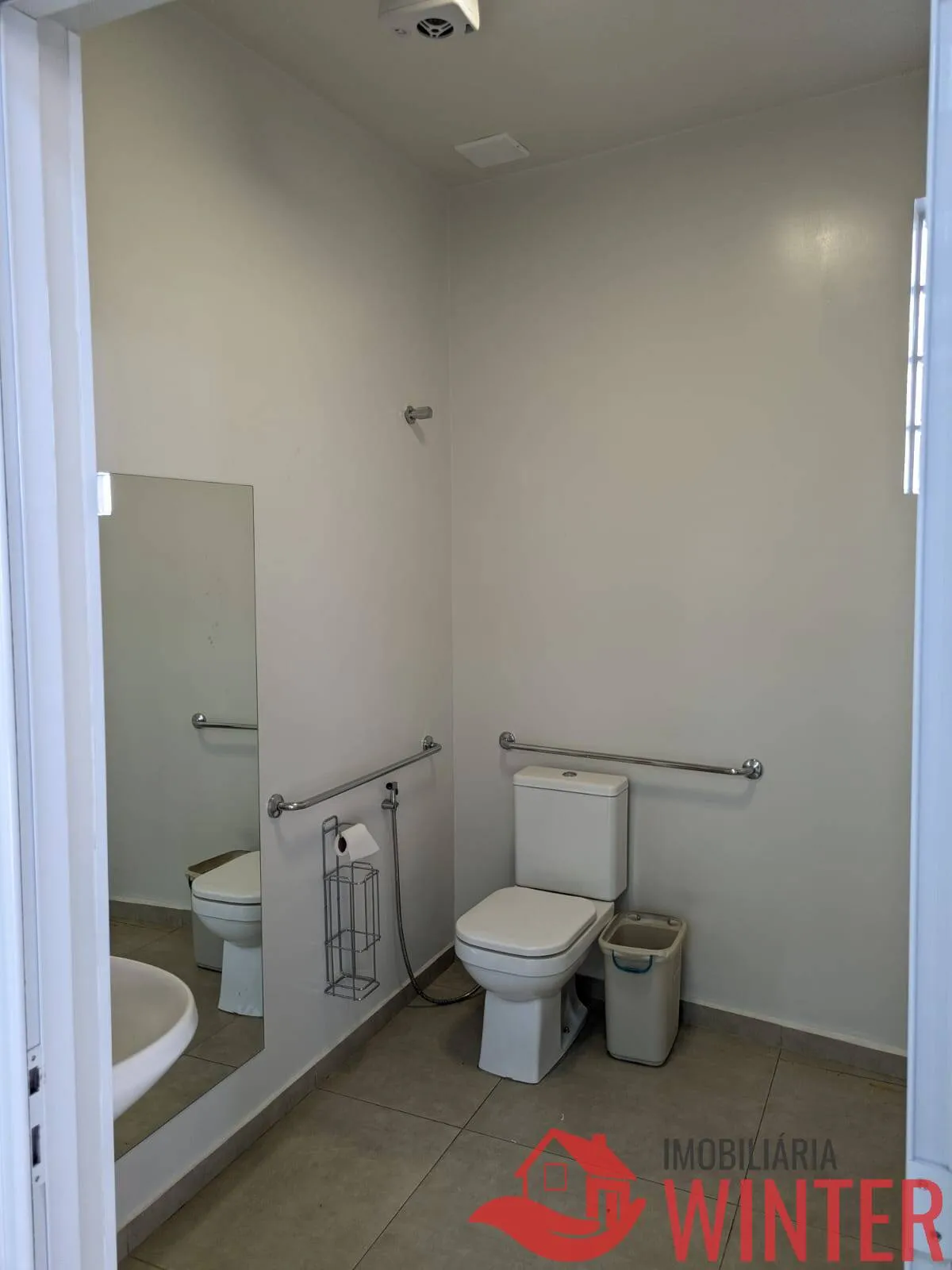 Imagem Sala de esquina terrea com 210m2