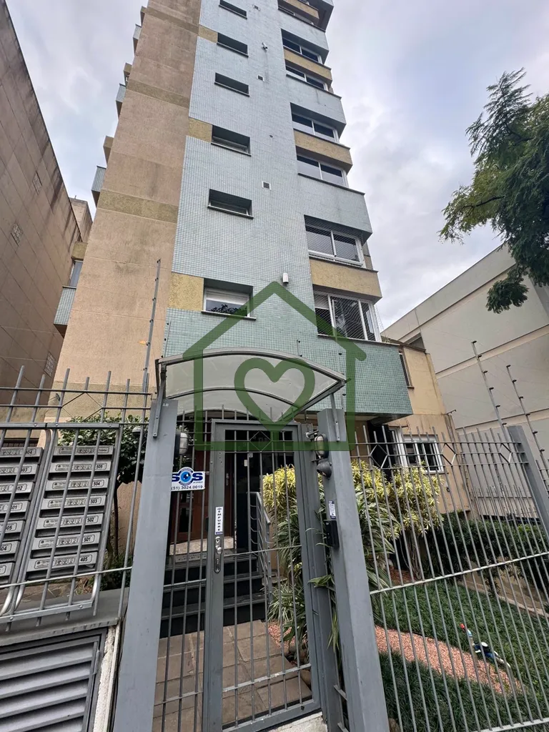 Excelente apartamento duplex, localizado em região valorizada do bairro Petrópolis, próximo a div...
