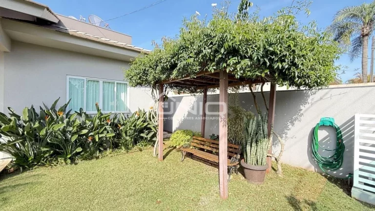 Imagem Casa Térrea Suíte + 2 Dormitórios Com Piscina e Salão de Festas - Fraron