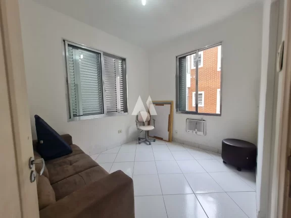 Imagem Apartamento 02 dormitórios -vaga demarcada - Quadra da Praia do Boqueirão/Santos