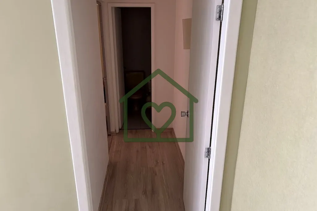 Imagem Sala comercial com 28m² privativos, localizada no 6º andar, em prédio com elevador e portaria, ga...