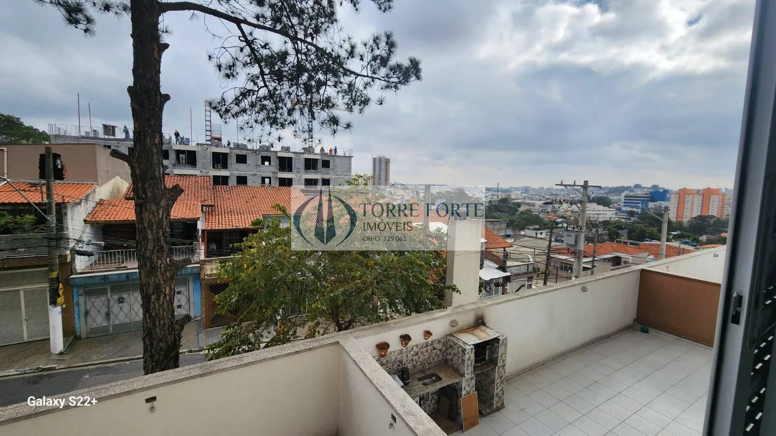 Imagem Apartamento de 2 dormitórios com sacada na Vila Carmosina