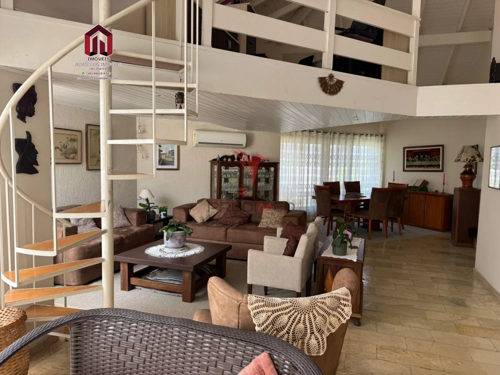 Imagem Linda Casa em Florianópolis, SC Brasil -Bairro Trindade com 4 dormitórios, sendo 2 suítes
