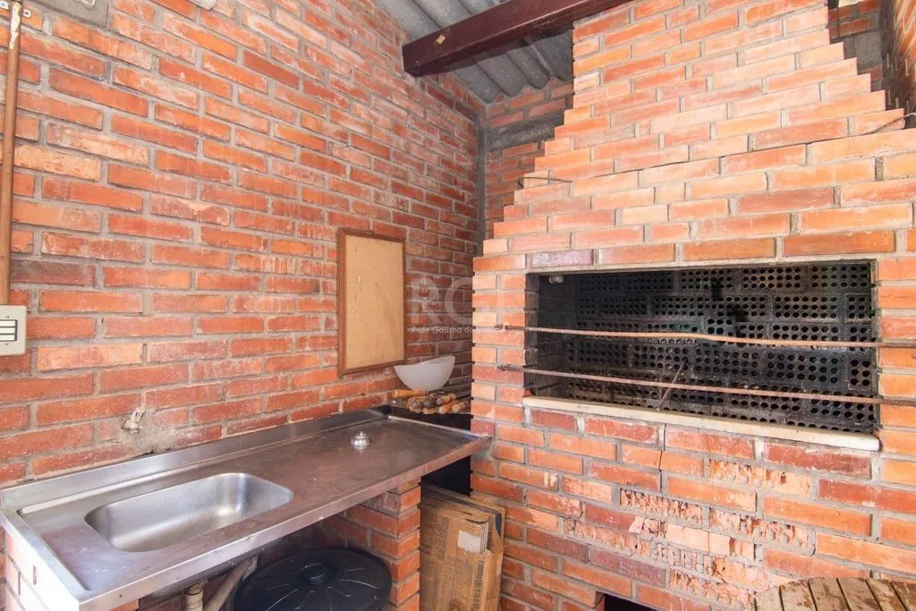 Imagem Apartamento de três dormitórios no bairro Independência em Porto Alegre.