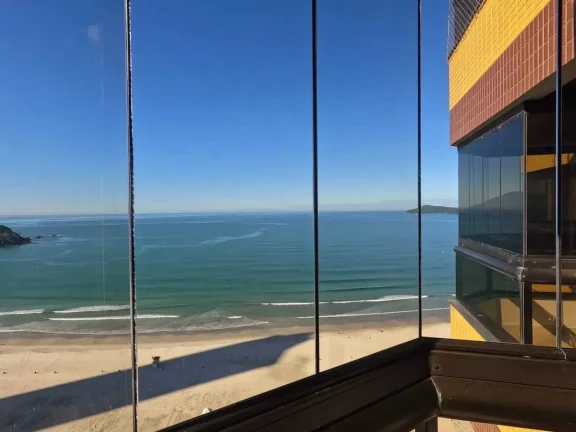 Imagem Apartamento frente mar com 3 suítes e 3 vagas de garagem em Balneário Camboriú/SC