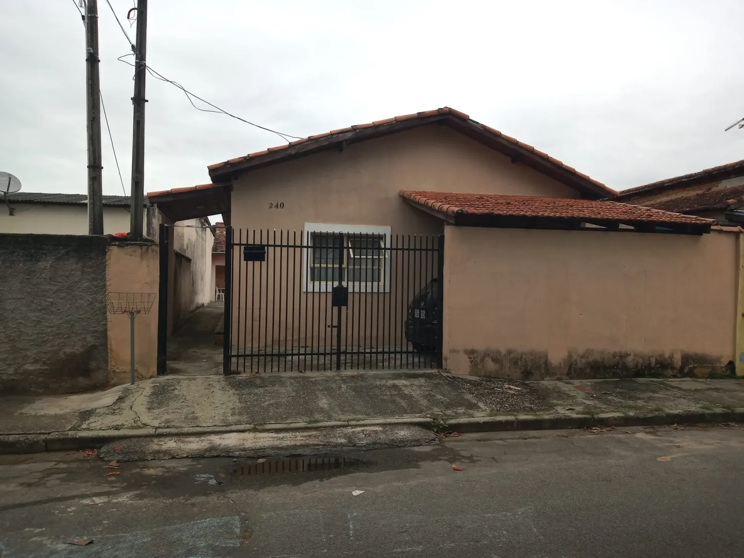 Imagem Casa à venda 4 Quartos, 1 Vaga, 300M², Parque São Domingos, Pindamonhangaba - SP
