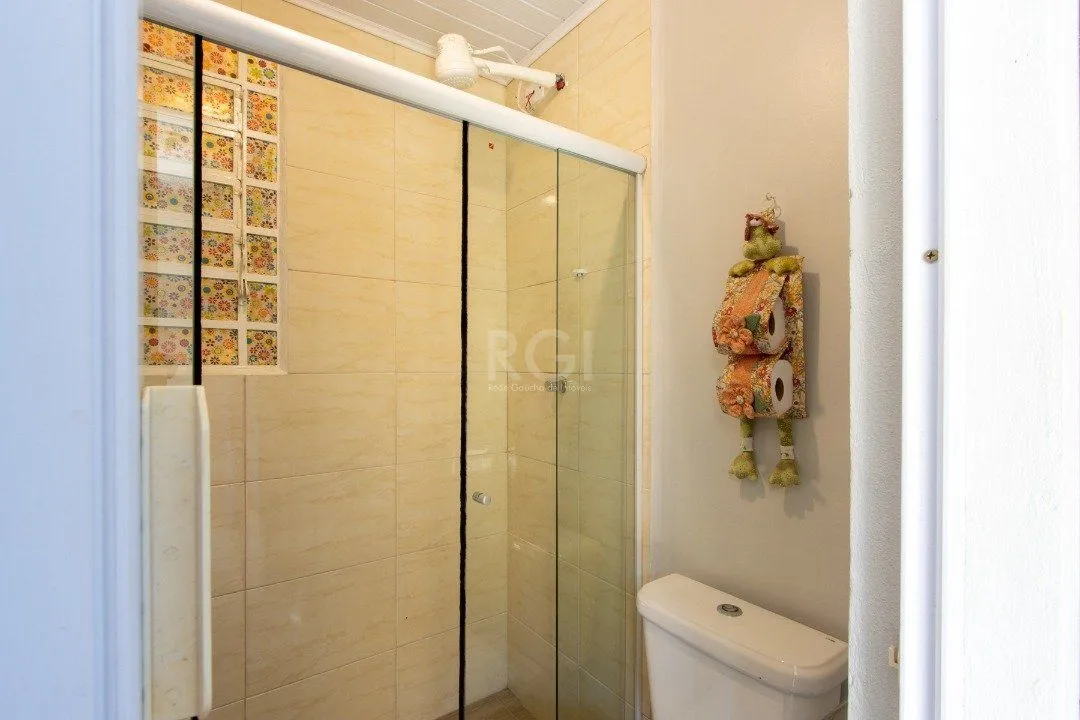 Imagem Sobrado à venda no Bairro Medianeira, reformado, 3 quartos, lareira, churrasqueira, 3 vagas