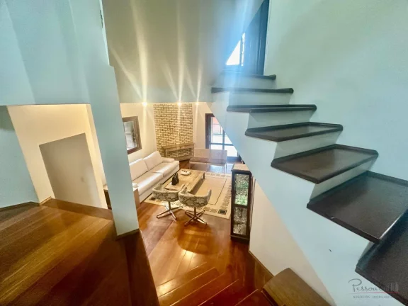 Imagem Ótima casa com 4 Suítes, Piscina e Vista para o Mar no Centro de Florianópolis Localizada no cent...