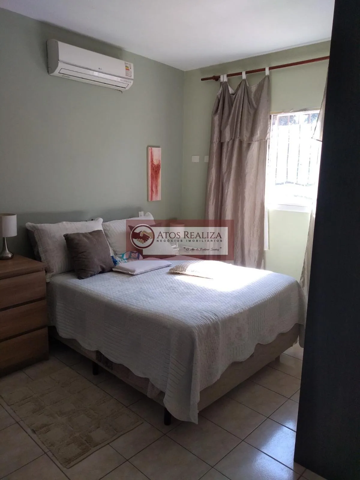 Imagem Vendo Oportunidade em Interlagos região da Cidade Dutra. Sobrado 3 Dormitórios com Armários, Suíte, Cozinha com Armários, 2 vagas, Área 250m2, Área Gourmet com Churrasqueira coberta, valor R$ 630 mil para venda.