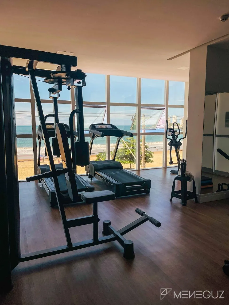Imagem Apartamento Finamente Mobiliado Frente mar na Praia do Morro - Alto Padrão e Lazer Completo!