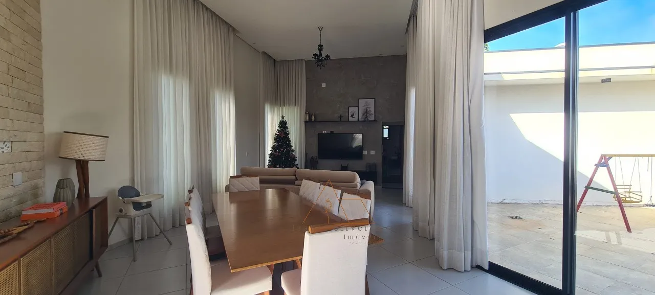 Imagem Imperdível! Casa à venda em Salto-SP, Condomínio Terras de Mont Serrat. 4 quartos, 2 suíte, 2 salas, 6 banheiros, 6 vagas de garagem, 335m².