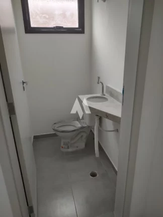 Imagem Villagio Triplex no Macuco com 2 suítes e vaga privativa