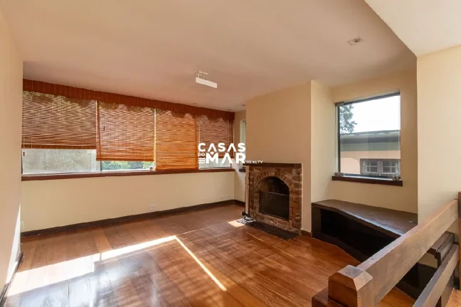 Imagem Linda Casa Reformada e Modernizada de 4 quartos em Condomínio cobiçado em São Conrado