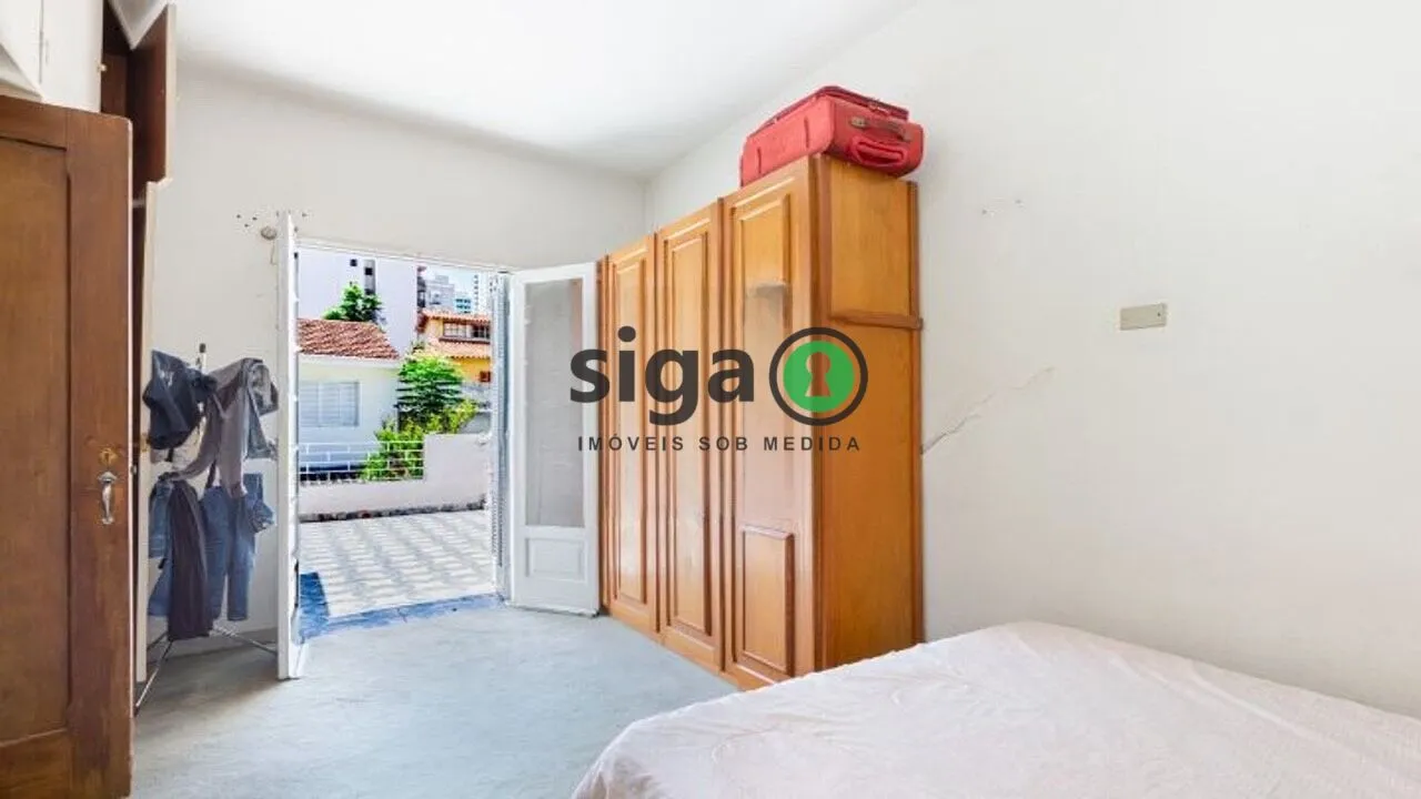 Imagem Sobrado em Perdizes com 248m², 4 quartos e 2 suítes em localização nobre.