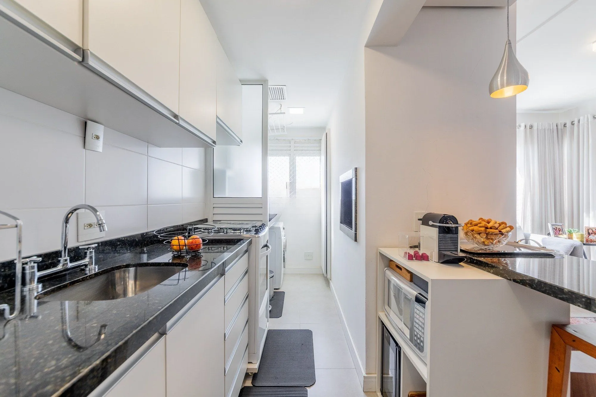 Imagem Apartamento com 3 quartos e 79m² à venda em Passo da Areia - Rua Bezerra De Menezes, Passo Da Areia, Porto Alegre