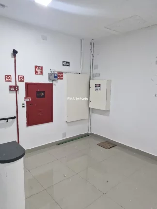 Imagem Loja comercial ampla em Pinheiros, São Paulo-SP: 6 banheiros, 15 vagas, 974m² de área! Venha conferir!