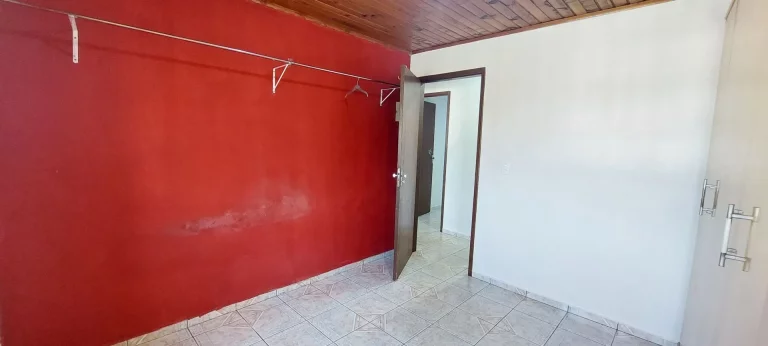 Imagem Casa 03 quartos, semi mobiliada, amplo espaço de terreno, Santa Rita, Campo Largo/PR